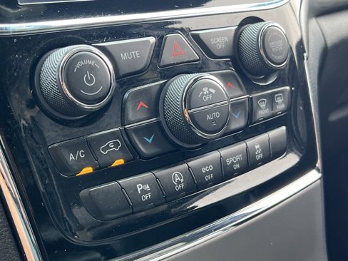 Used 2019 Jeep Grand Cherokee Altitude image 24