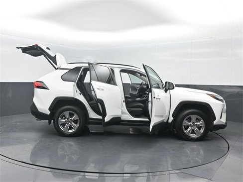 Used 2022 Toyota RAV4 XLE image 27