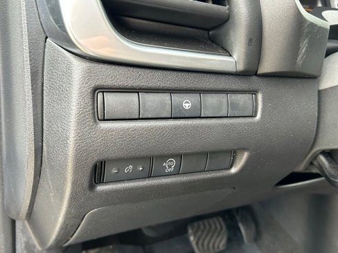 Used 2023 Nissan Rogue SV image 38