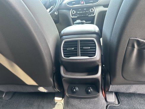 Used 2020 Hyundai Santa Fe SE image 28