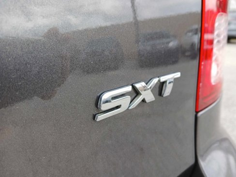 Used 2016 Dodge Grand Caravan SXT image 16