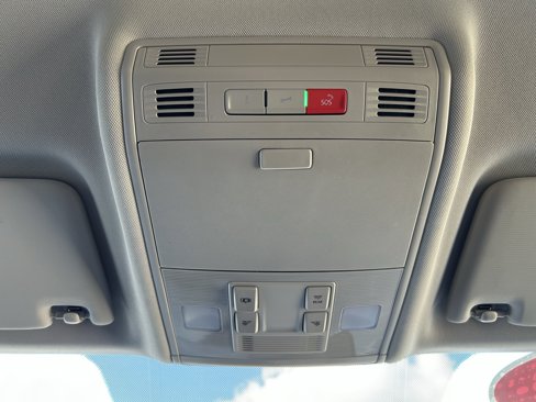 Used 2022 Volkswagen Taos SE image 34