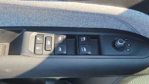 Used 2024 Jeep Compass Latitude image 13