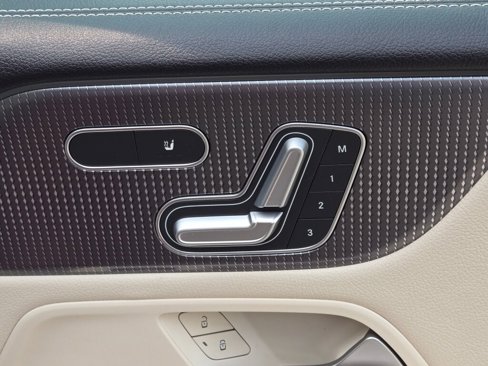 Used 2021 Mercedes-Benz GLB 250 w/ Premium Package image 15