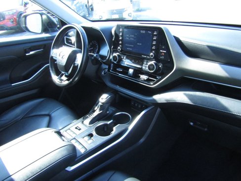 Used 2021 Toyota Highlander XLE image 11