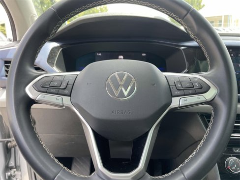 Used 2023 Volkswagen Taos SE image 9
