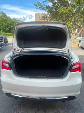 Used 2011 Chrysler 200 Limited image 9