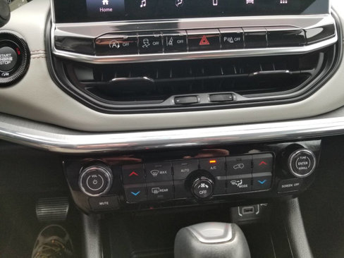 Certified 2022 Jeep Compass Limited image 19