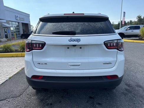 Used 2024 Jeep Compass Latitude image 6
