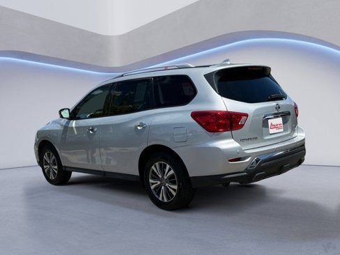 Used 2020 Nissan Pathfinder SV image 3