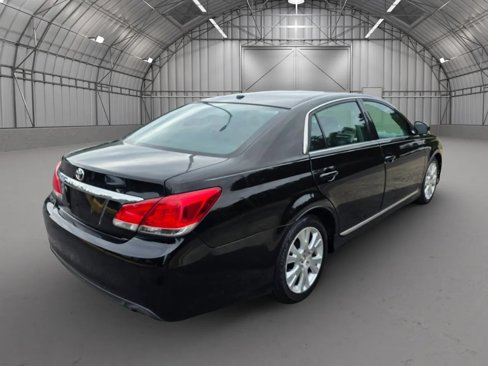 Used 2011 Toyota Avalon Limited image 2