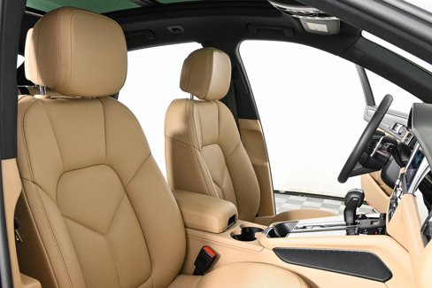 Certified 2025 Porsche Macan image 24