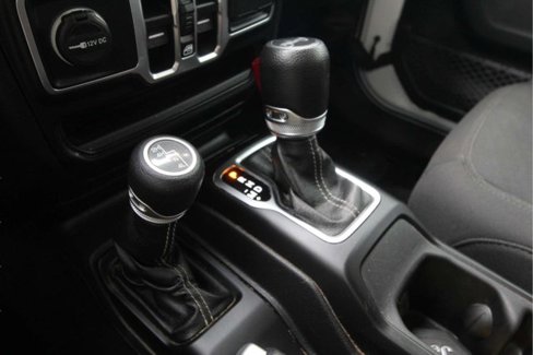 Used 2018 Jeep Wrangler Unlimited Sahara image 24