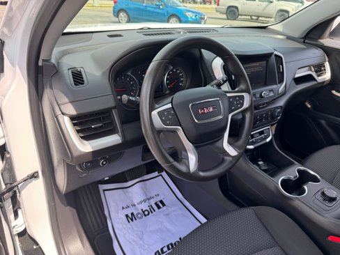 Used 2024 GMC Terrain SLE image 9