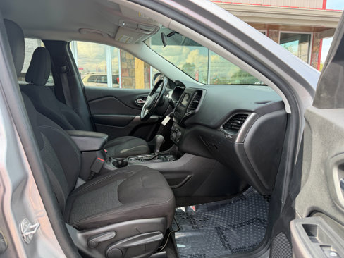 Used 2020 Jeep Cherokee Latitude w/ Cold Weather Group image 22