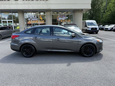 Used 2017 Ford Focus SE w/ Cold Weather Package image 8