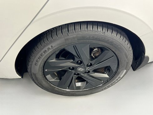 Used 2023 Hyundai Elantra SEL image 27
