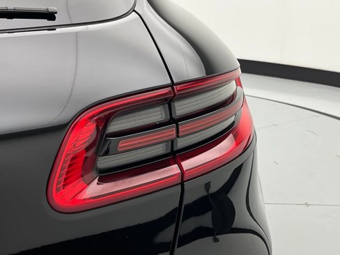 Used 2018 Porsche Macan S image 44