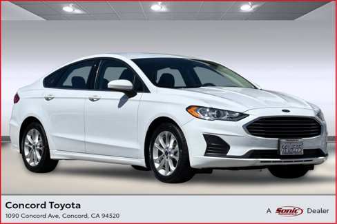 Used 2020 Ford Fusion SE image 1