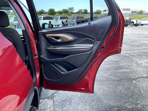 Used 2020 GMC Terrain SLE w/ Driver Convenience Package image 16