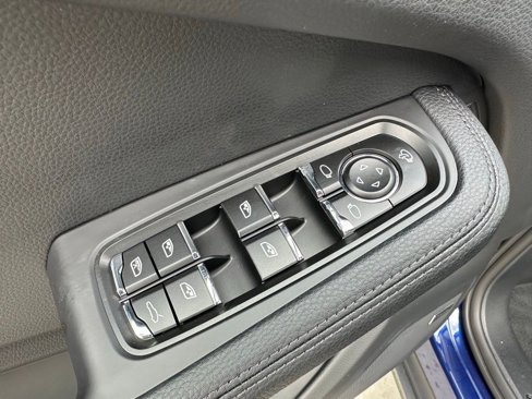 Used 2025 Porsche Macan image 15