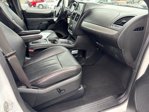 Used 2018 Dodge Grand Caravan GT image 17
