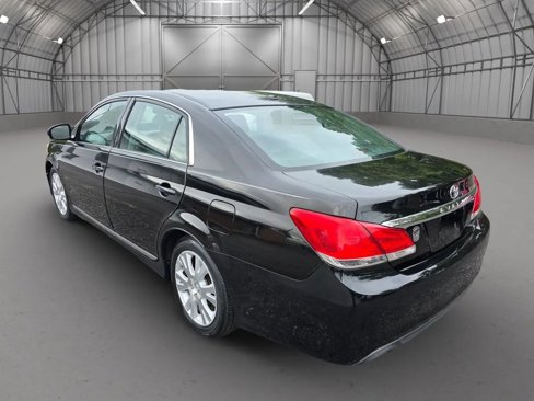 Used 2011 Toyota Avalon Limited image 4
