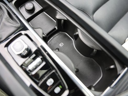 Used 2019 Volvo XC60 T5 Momentum w/ Multimedia Package image 33