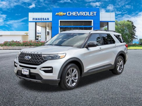 Used 2022 Ford Explorer XLT w/ Equipment Group 202A image 3