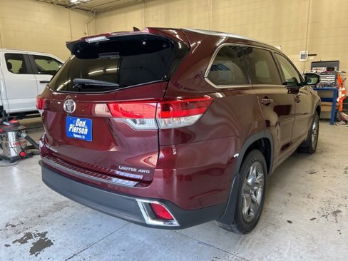 Used 2017 Toyota Highlander Limited Platinum image 4