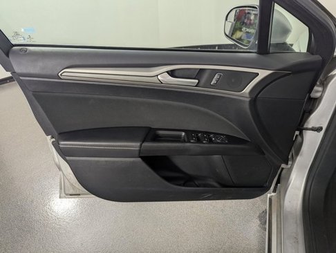 Used 2017 Ford Fusion SE w/ Fusion SE Technology Package image 7