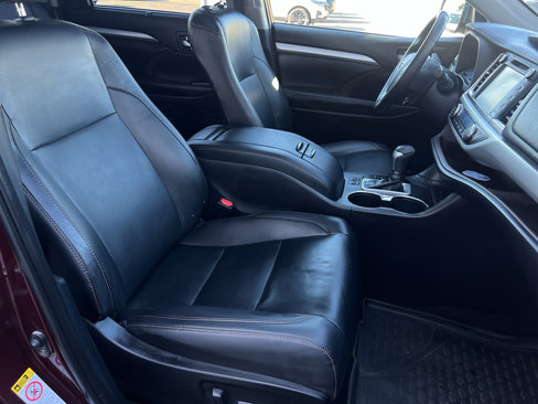 Used 2019 Toyota Highlander XLE image 17