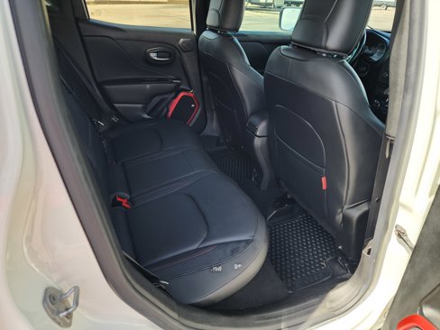 Used 2016 Jeep Renegade Trailhawk w/ Premium Trailhawk Package image 13
