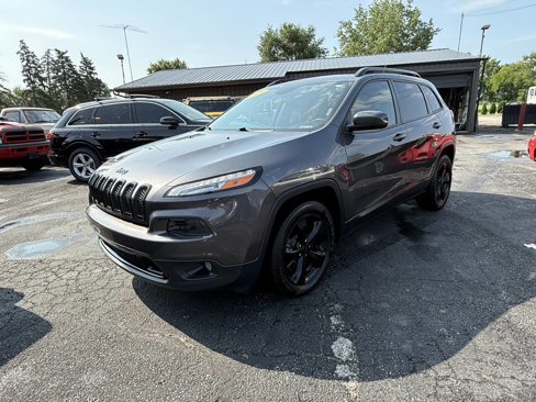 Used 2018 Jeep Cherokee Latitude w/ Altitude Package image 1