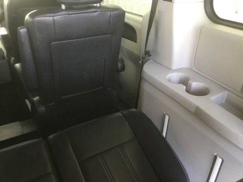 Used 2014 Chrysler Town & Country Touring image 22