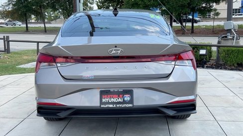 Used 2023 Hyundai Elantra SEL w/ Convenience Package image 17