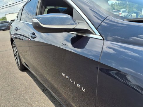Used 2017 Chevrolet Malibu LT image 11
