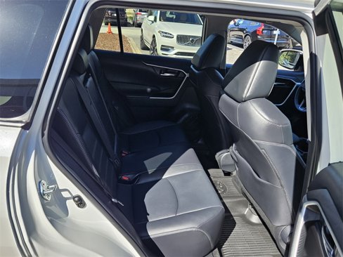 Used 2022 Toyota RAV4 XLE Premium image 18