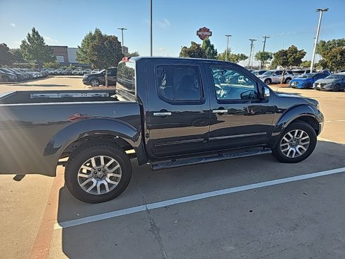 Used 2013 Nissan Frontier SL image 3