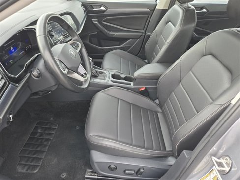 Used 2024 Volkswagen Jetta SE image 8