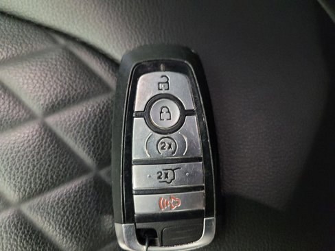 Used 2024 Ford Edge Titanium image 32