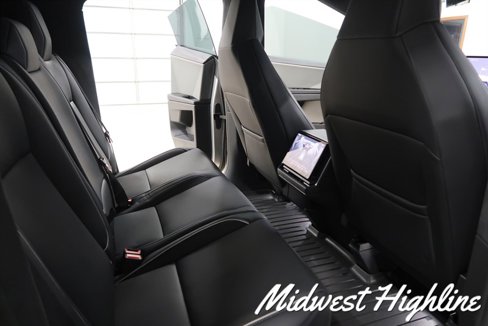 Used 2025 Tesla Cybertruck AWD Crew Cab image 39
