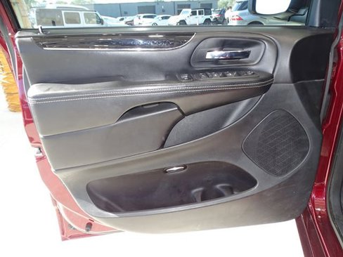 Used 2017 Dodge Grand Caravan SE image 10