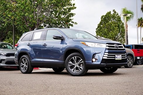 Used 2019 Toyota Highlander LE image 2
