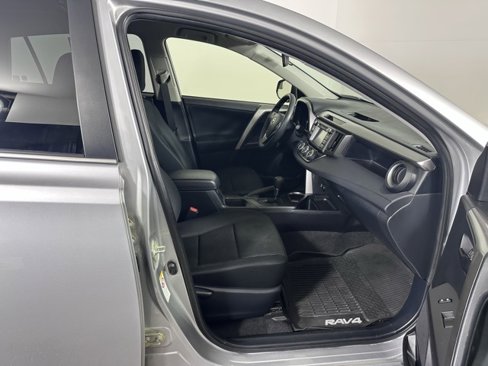Used 2018 Toyota RAV4 LE image 11