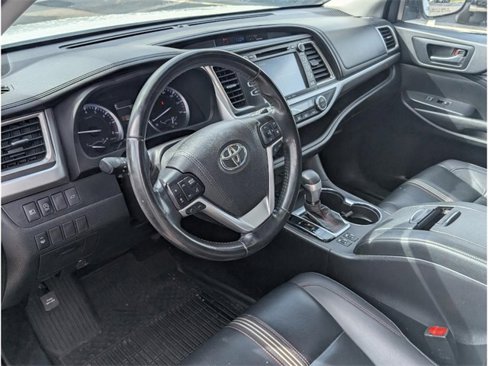 Used 2019 Toyota Highlander SE image 13