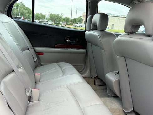 Used 2004 Buick Le Sabre Custom image 24