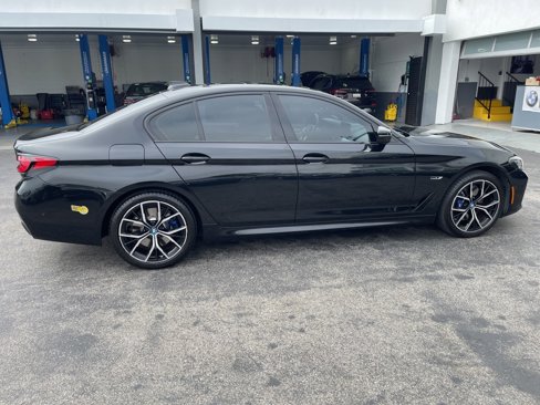 Used 2022 BMW 530e w/ Premium Package image 12