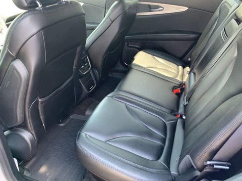 Used 2019 Lincoln Nautilus Premier image 16