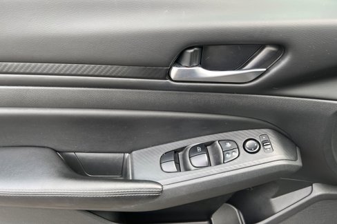Used 2024 Nissan Altima 2.5 SV image 8